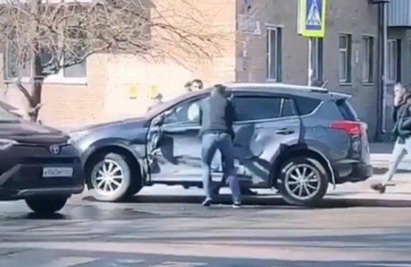 РОСТОВ. Водитель «Тойоты» пострадал при столкновении с маршруткой в Ростове