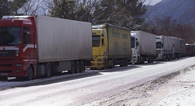 СЕВЕРНАЯ ОСЕТИЯ. Военно-Грузинская дорога открыта с ограничениями для большегрузов