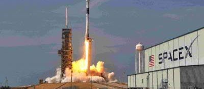 SpaceX запустил на орбиту новый космический корабль с манекеном Рипли