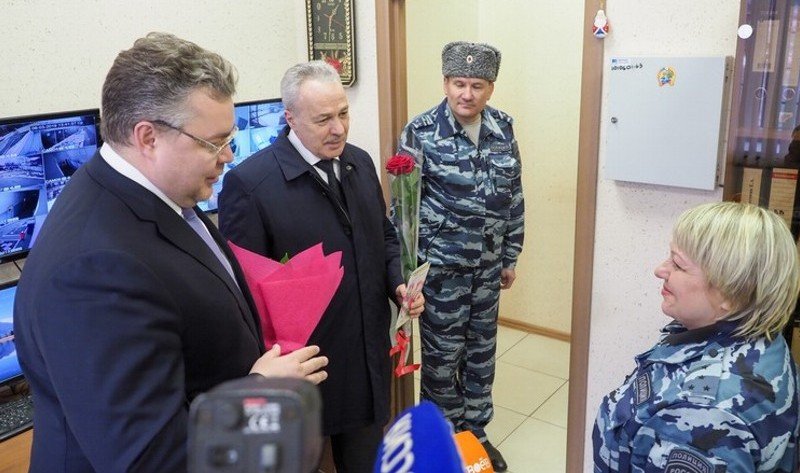 СТАВРОПОЛЬЕ. Губернатор Ставрополья и начальник региональной полиции поздравили женщин-кинологов