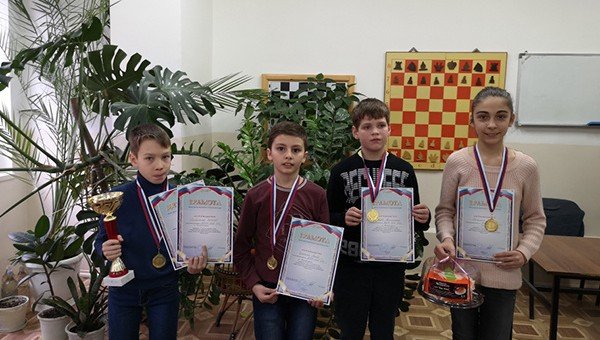 СТАВРОПОЛЬЕ. Юные шахматисты из Ессентуков заняли весь пъедестал «Белой ладьи»