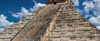 Туристы засняли необычное явление около древней пирамиды Майя