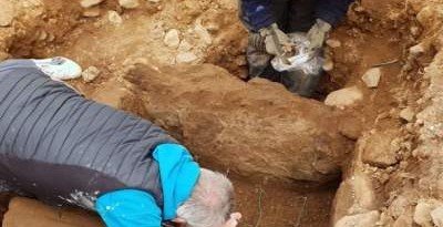Ученые откопали в могиле древний нож