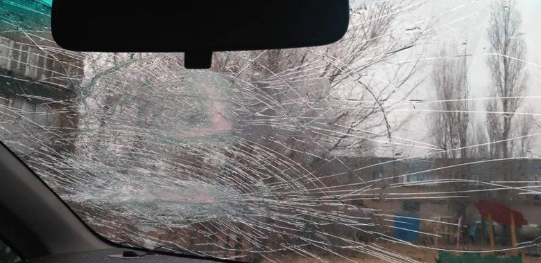 ВОЛГОГРАД. Активисту волгоградского штаба ОНФ разбили машину за критику
