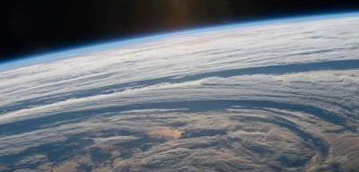 Астронавт снял странные облака в форме гигантских кругов