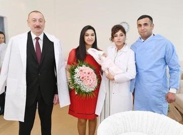 АЗЕРБАЙДЖАН. Родителям 10-миллионного жителя Азербайджана вручили свидетельство о рождении