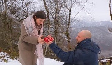 АЗЕРБАЙДЖАН. Россиянин сделал предложение девушке на вершине горы Туфандаг