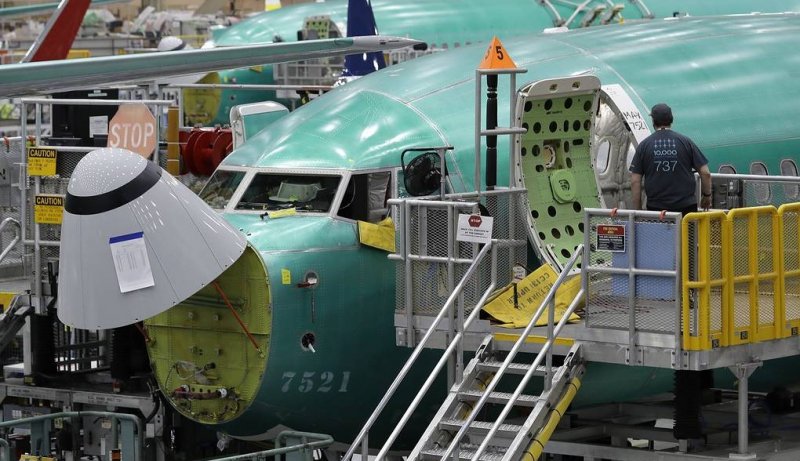 Boeing временно сокращает производство самолетов 737 Мax