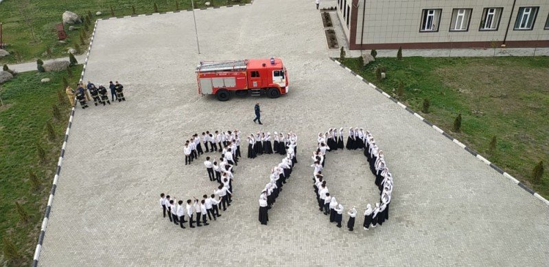 ЧЕЧНЯ. Чеченские школьники провели флешмоб к 370-летию пожарной охраны России