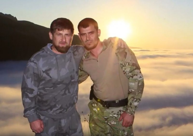 ЧЕЧНЯ. Р.Кадыров поздравил с днем рождения командира полка ДПС ГИБДД МВД по ЧР А. Салиева