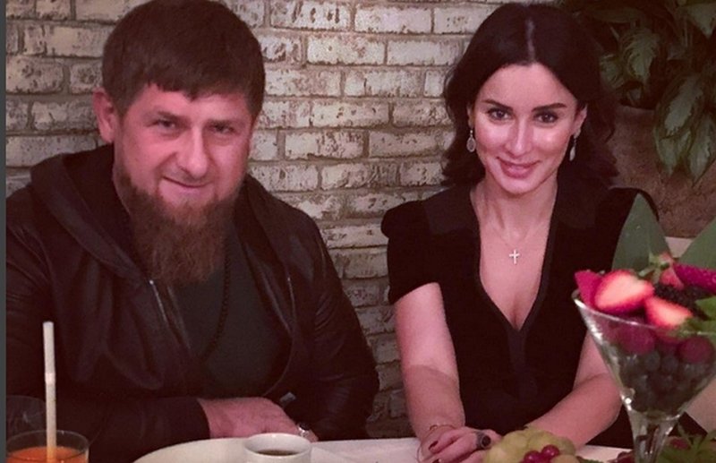 ЧЕЧНЯ. Тина Канделаки подарила Рамзану Кадырову патчи для глаз
