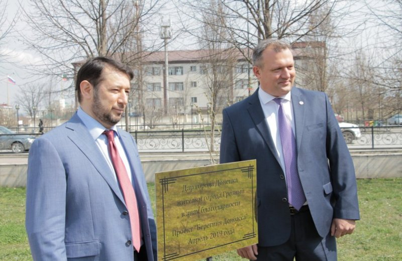 ЧЕЧНЯ.  В Грозном  рядом с Храмом Михаила Архангела высадили розы Донецка