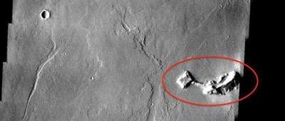 На старых фото поверхности Марса нашли странный объект