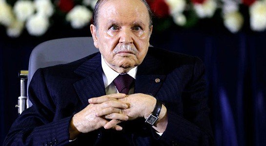 Президент Алжира ушел в отставку