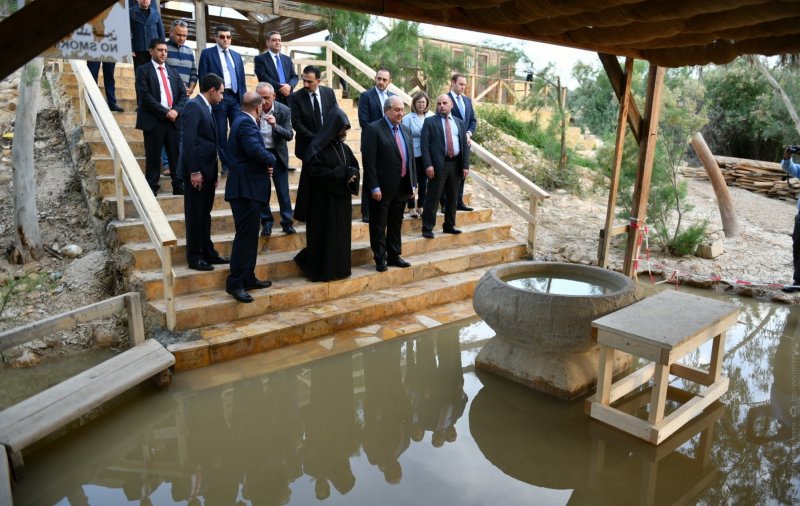 Президент Армении Армен Саркисян посетил “место крещения Иисуса Христа” на берегу реки Иордан