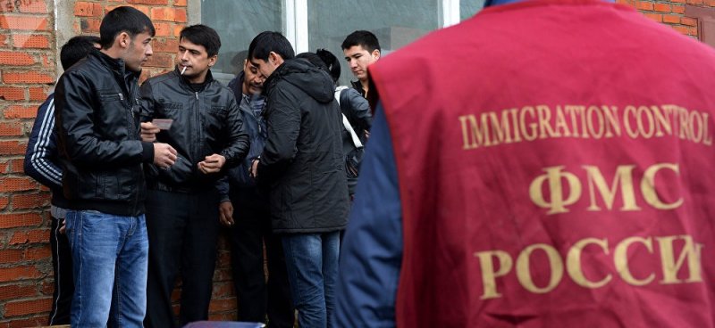 Приток мигрантов в РФ из Армении почти не сократился