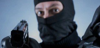 СТАВРОПОЛЬЕ. Вооруженный человек в маске ограбил букмекерскую контору в Ставрополе
