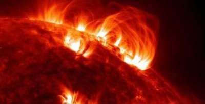 Ученые наблюдали за корональными дождями у поверхности Солнца