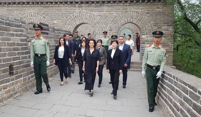 Анна Акопян посетила Великую Китайскую стену