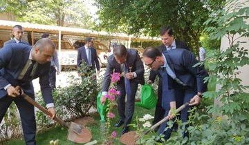 АЗЕРБАЙДЖАН. Представители дипкорпуса Азербайджана в Пакистане посадили деревья в 96-ю годовщину со дня рождения Гейдара Алиева