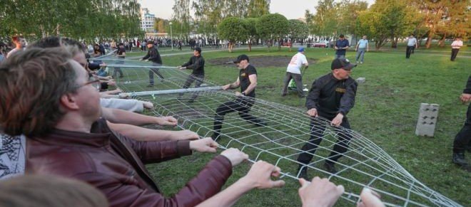 BBC: Как в Екатеринбурге столкнулись защитники сквера и храма