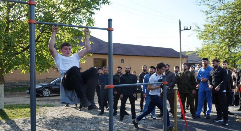 ЧЕЧНЯ. В с. Майртуп торжественно открыли спортплощадку по воркауту с