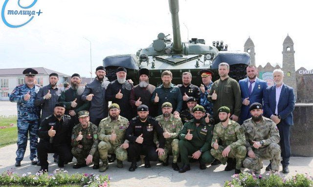ЧЕЧНЯ. В Шали открыли танк-памятник Т-72