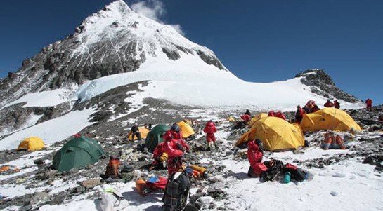 Число погибших альпинистов на Эвересте в весеннем сезоне достигло десяти