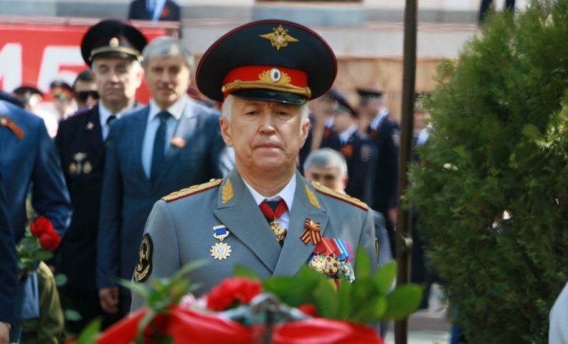 ДАГЕСТАН. Глава Дагестана возложил цветы к мемориалу Славы сотрудников МВД в Махачкале