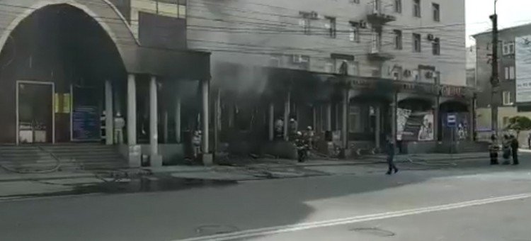 ДАГЕСТАН. В Махачкале сгорел оружейный магазин