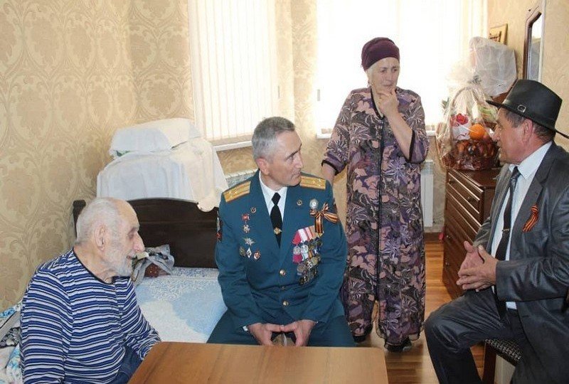 ИНГУШЕТИЯ. Четыре ингушских ветерана ВОВ получили по 2000 евро от мецената и депутата Госдумы А. Харсиева