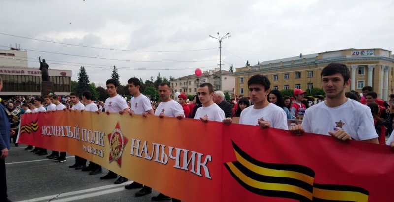 КБР. Тысячи людей в КБР приняли участие в шествии "Бессмертного полка"