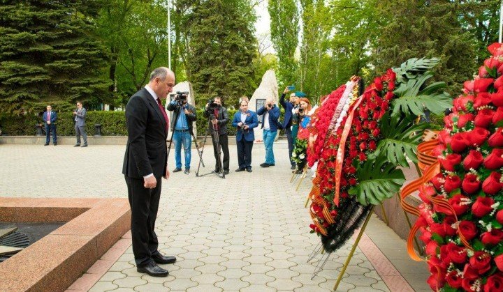 КЧР. Рашид Темрезов почтил память погибших в Великой Отечественной войне