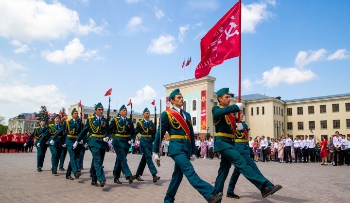 КЧР. Восемь сотен школьников региона исполнили «Вальс Победы»