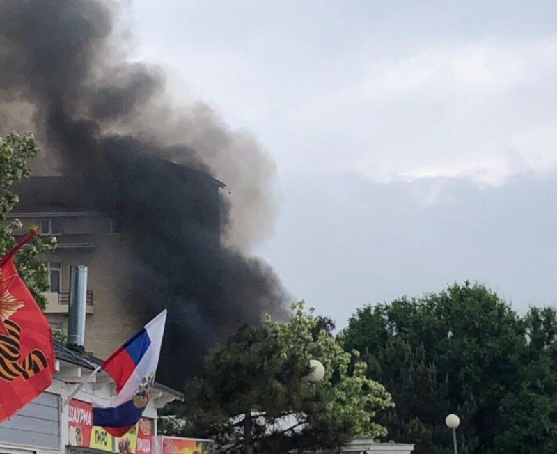 КРАСНОДАР. В Анапе тушат крупный пожар в кафе