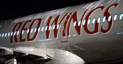 Пассажир устроил дебош на борту российского самолета и умер