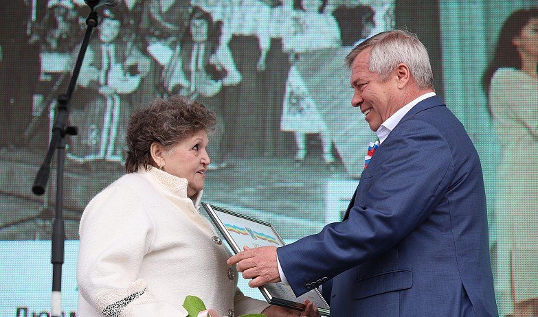 РОСТОВ. Две семьи удостоены звания "Трудовая династия Дона"