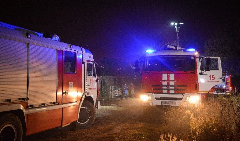 РОСТОВ. В Таганроге горят складские помещения бывшего хлебозавода