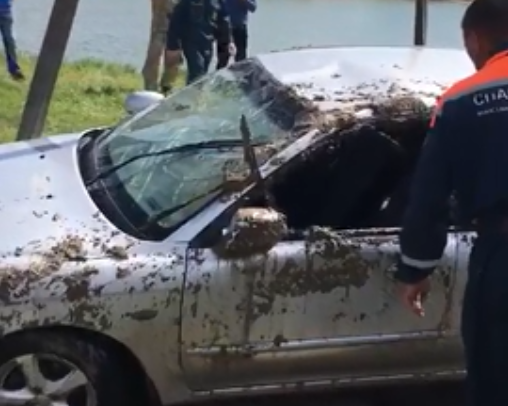 РОСТОВ. Водитель утонувшего в Дону автомобиля перепутал педали газа и тормоза
