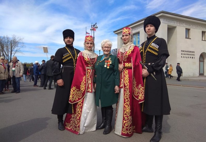 С. ОСЕТИЯ. Осетины С-Петербурга возложили венки на Пискаревском мемориале