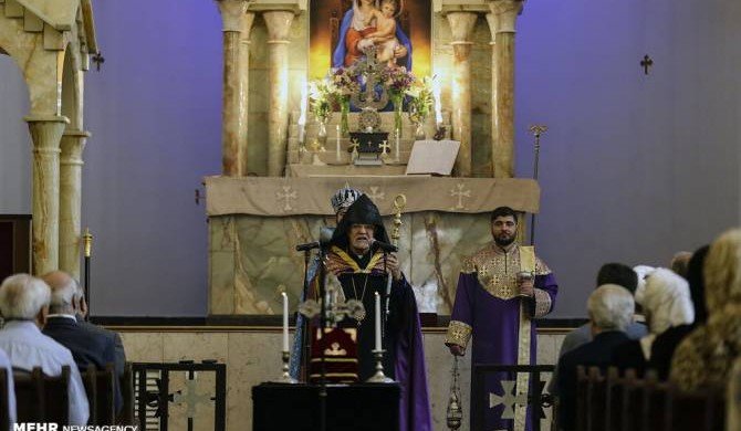 В Армянской церкви Тегерана состоялась церемония поминовения по случаю дня смерти имама Хомейни