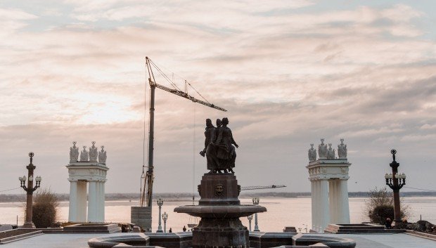 ВОЛГОГРАД. В волгоградском фонтане «Искусство» монтируют 14 мощных насосов