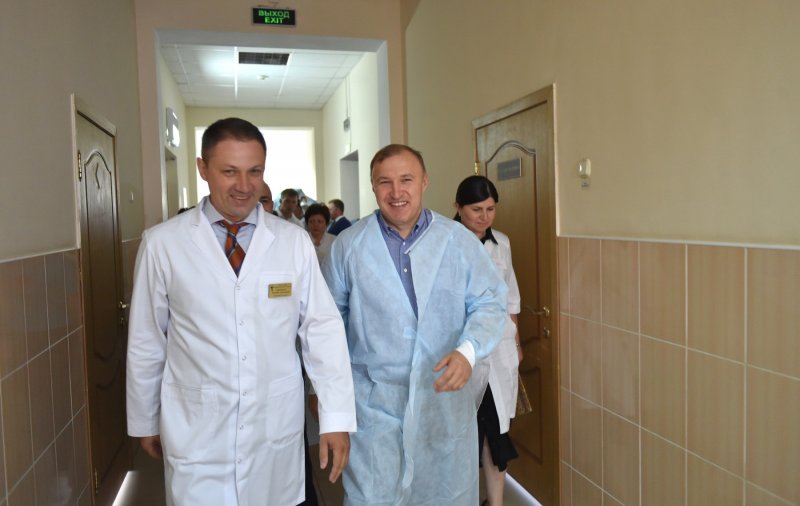 АДЫГЕЯ. Глава Адыгеи вместе с волонтерами посетил республиканскую детскую больницу