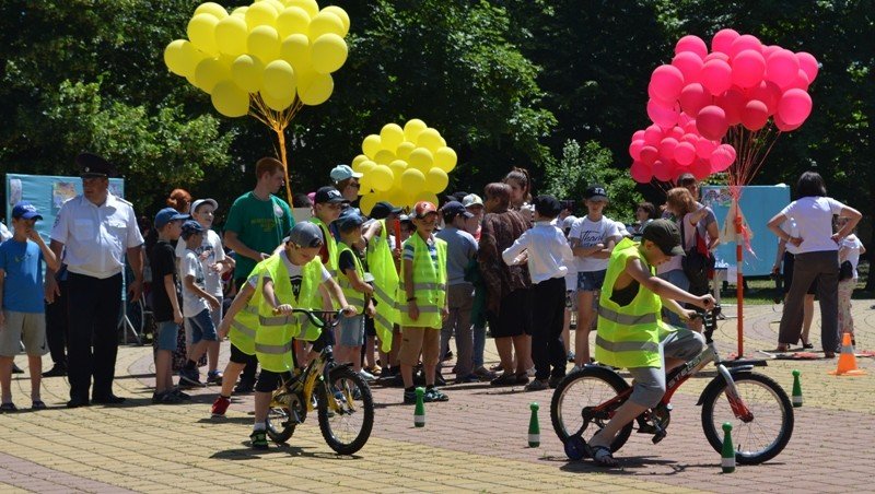 АДЫГЕЯ. В Адыгее дети отметили свой праздник на «Островке дорожной безопасности»