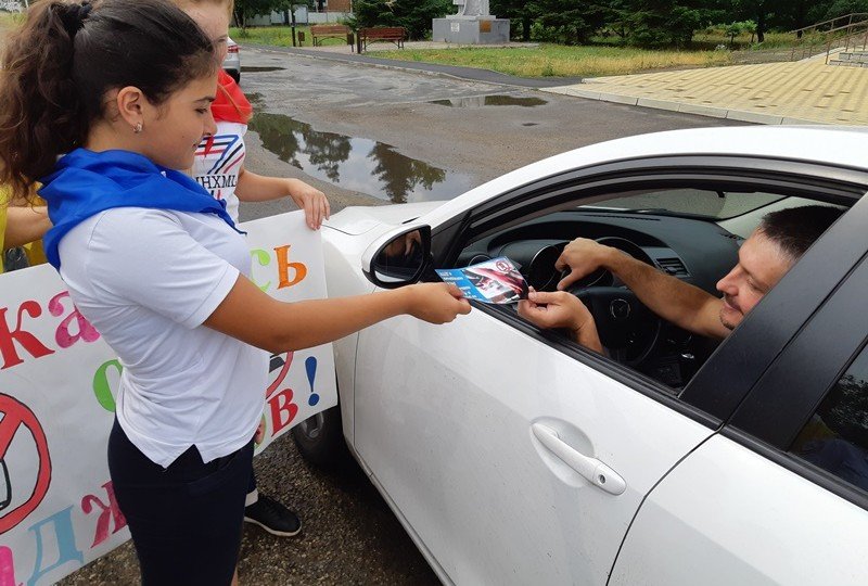 АДЫГЕЯ. В Адыгее волонтеры призвали водителей отказаться от гаджетов при управлении автотранспортом