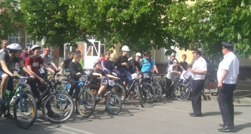 АДЫГЕЯ. В Майкопе детям напомнили о важности использования защитных аксессуаров во время велопрогулок