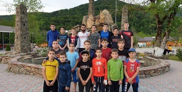 ЧЕЧНЯ. Юношеская сборная по вольной борьбе проводит отдых и подготовку в лагере «Светлячок»