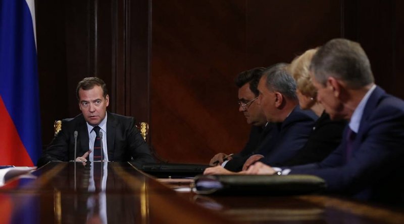 ЧЕЧНЯ. Медведев потребовал разобраться с сообщениями о росте цен на бензин
