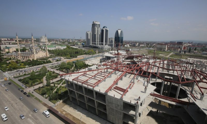 ЧЕЧНЯ. На строительстве ТРЦ«Грозный Молл" завершается монтаж металлических конструкций покрытия