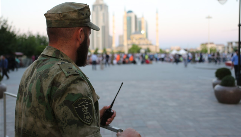 ЧЕЧНЯ. Росгвардейцы и сотрудники полиции обеспечили правопорядок во время массового ифтара в столице Чечни